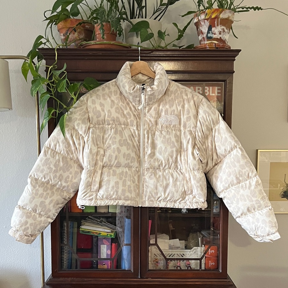 The North Face Women's Cropped Nuptse Snow Leopard Print Puffer Jacket Size M-L
